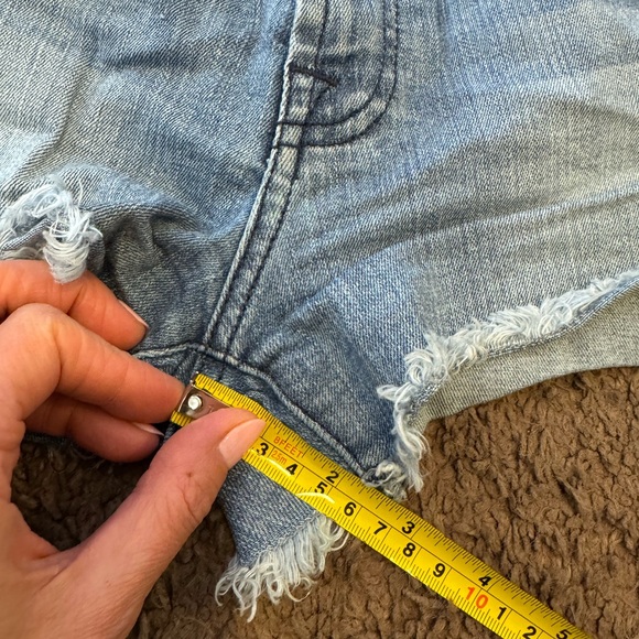 7 For All Mankind Denim Jean Shorts Light Wash Cut Off Distressed High Rise 30 - Picture 7 of 7